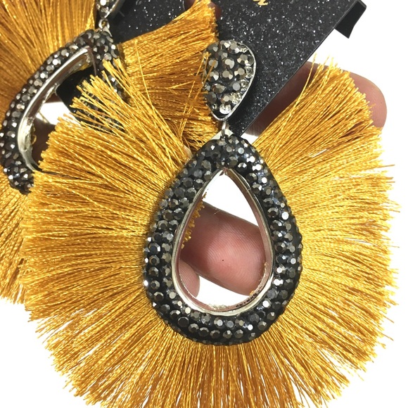 🆕 Natasha Silk Thread Fringe Earrings - Picture 3 of 3